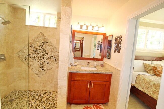 Building Photo - Beach Style 2 bed/2bath Luxury Condo - Finely Furnished - Steps from the Beach - Resort Amenities -