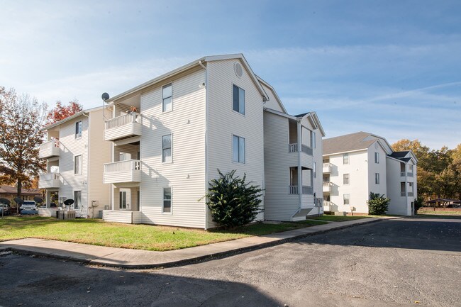 Building Photo - 4818 Rozzelles Ferry Rd