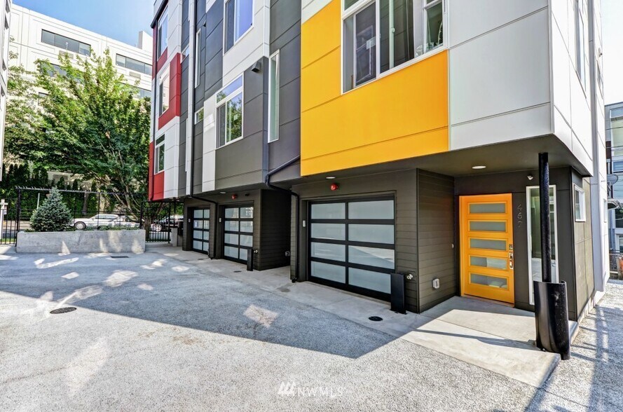 Entrance - 467 14th Ave