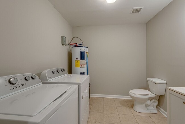 Building Photo - Charming 4-Bed Home Minutes from Downtown ...