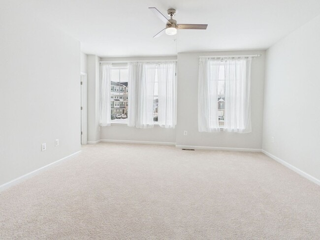 Building Photo - 640 Brookwood Glen Terrace