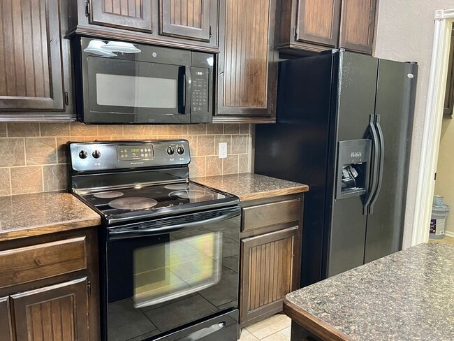 Building Photo - Great 3 Bed, 2 Bath Home in Moore Schools