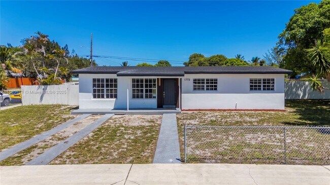 Building Photo - 1773 Lauderdale Manor Dr