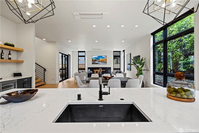 Building Photo - 5bd/4ba Kirkland Home