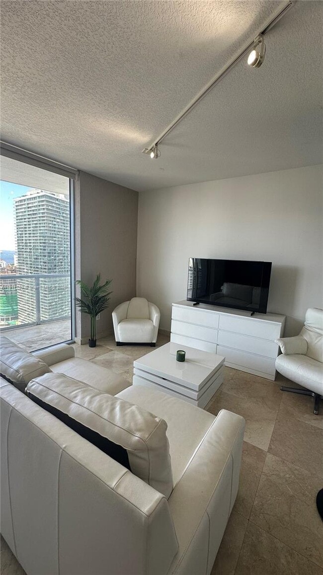 Building Photo - 1060 Brickell Ave