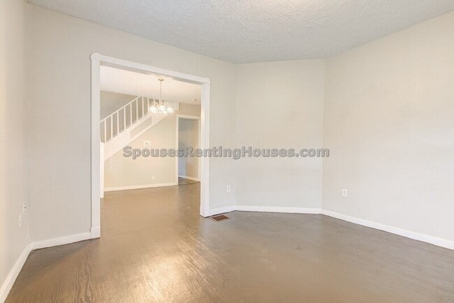 Building Photo - 510 N Beville Ave