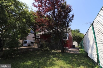 Building Photo - 817 Chillum Rd