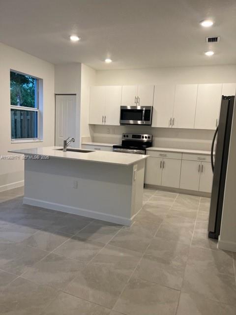 Building Photo - 1041 SE 27th Terrace