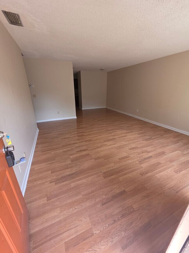 Building Photo - 2900 SE 50th Ct