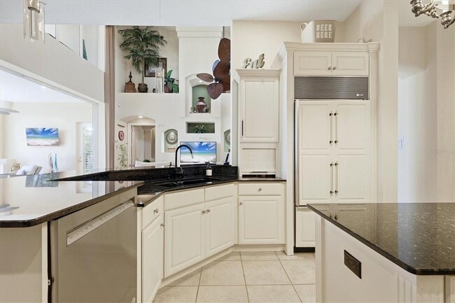 Building Photo - 1007 3rd St E