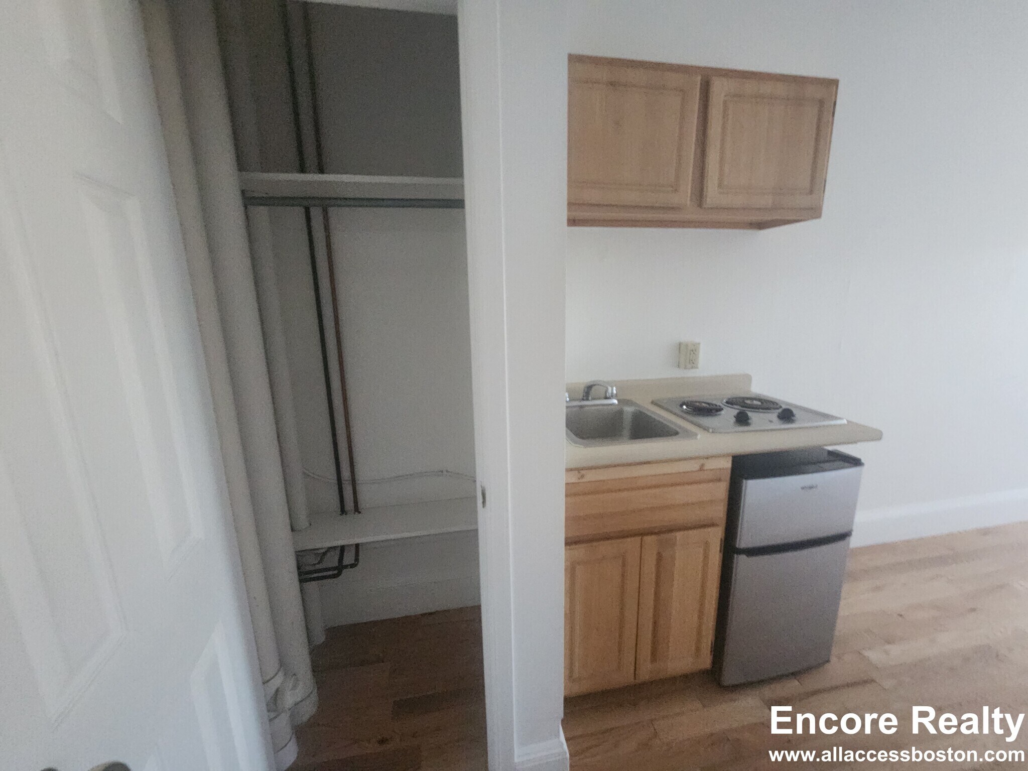 Building Photo - 1061 Beacon St