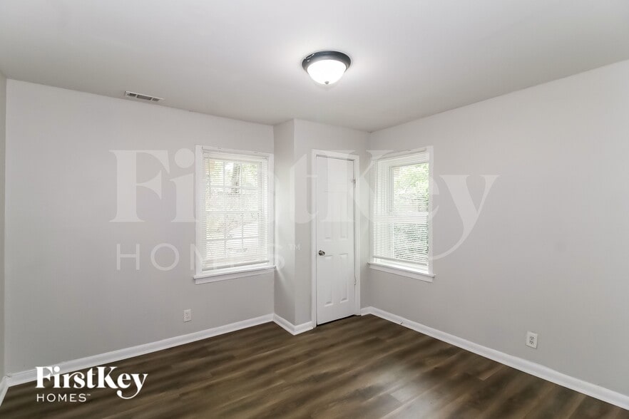 Building Photo - 1698 Sandtown Rd SW