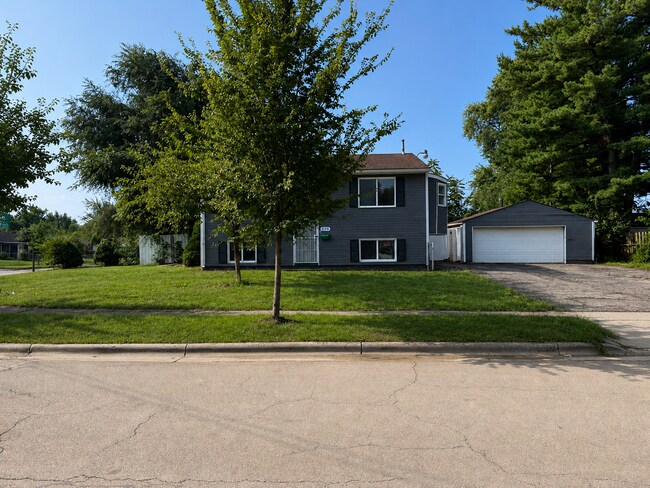 Building Photo - 599 Ashwood Rd