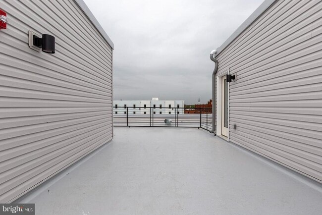 Building Photo - 304 Master St