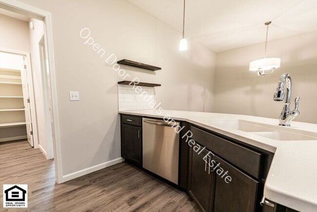 Building Photo - 307 Toledo St