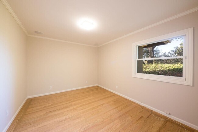 Building Photo - 30 Knightwood Ln