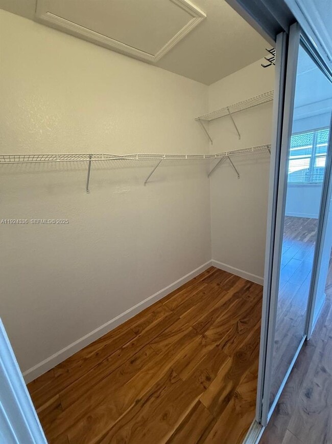 Building Photo - 5543 NW 112th Pl