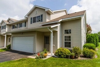 Building Photo - 14 Bridgewater Trl