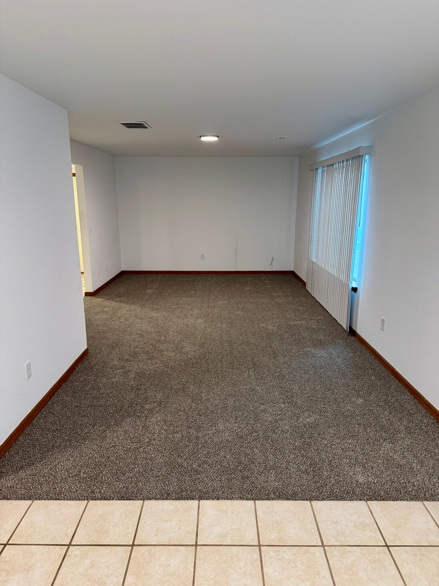 Living room - 1155 Maple St