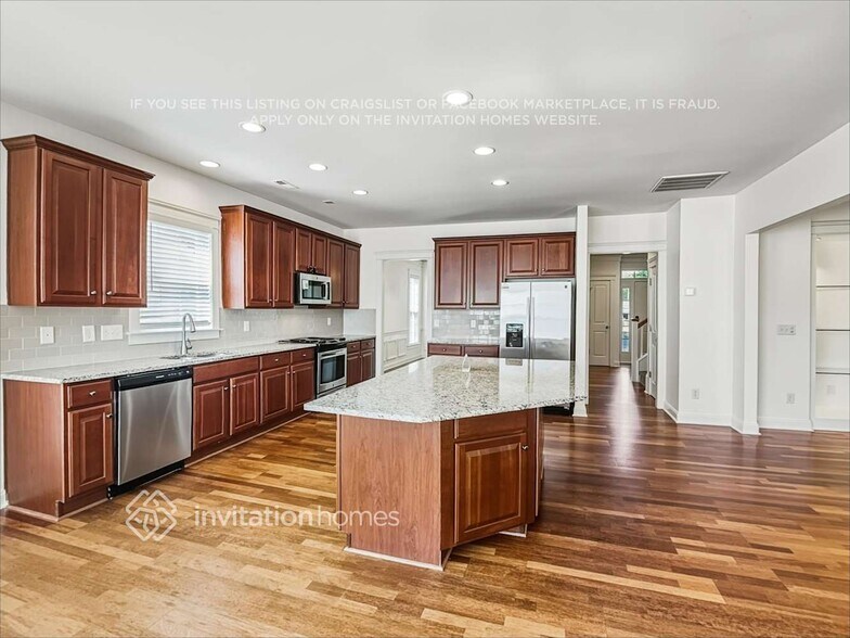 Building Photo - 15527 Barnsbury Dr