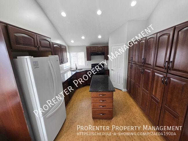 Building Photo - 1401 Ash Dr