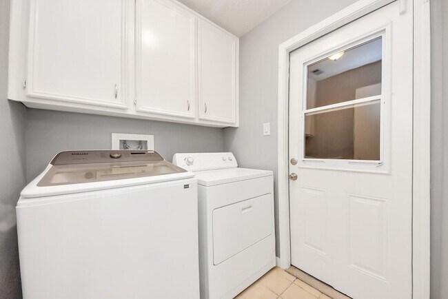 Building Photo - 15739 Oak Mountain Dr
