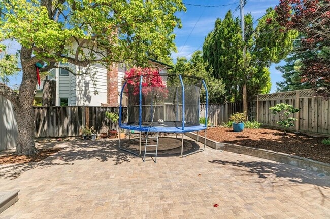 Building Photo - 2739 St Giles Ln