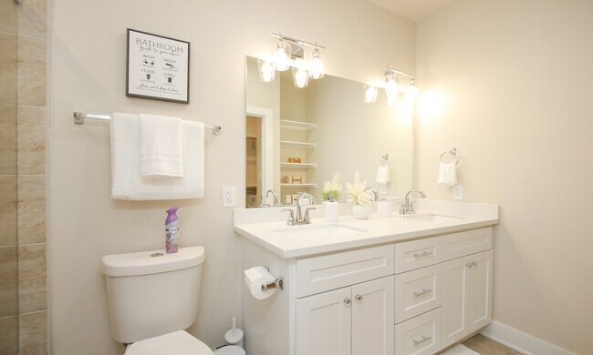 Building Photo - 3537 Mount Pleasant St