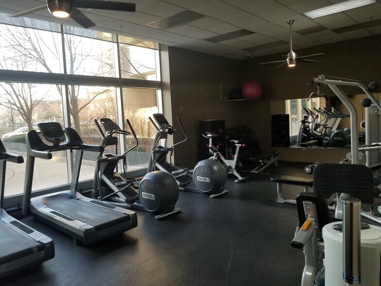 Building Photo - 645 N Kingsbury St