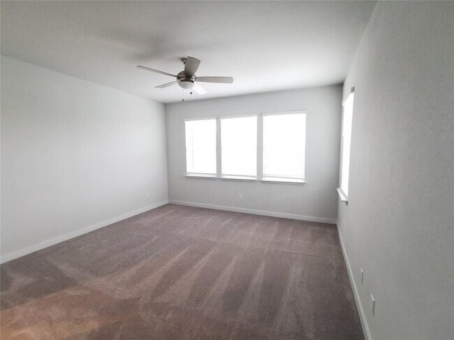 Building Photo - 605 W South St