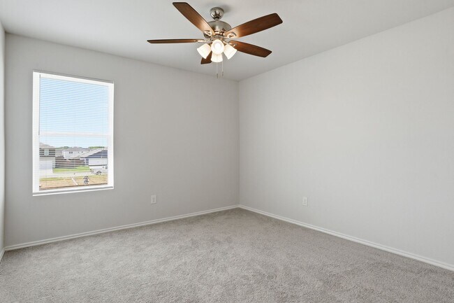 Building Photo - Contemporary in Cleburne!