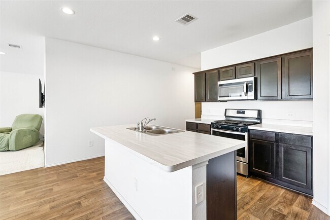 Building Photo - 21611 Flowering Gdn Ln