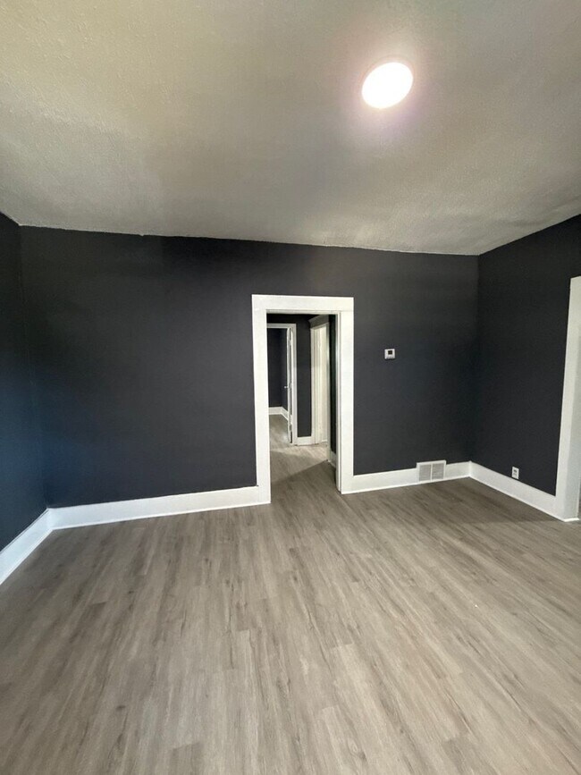 Building Photo - Fully Renovated Home in Binghampton – Section 8 Welcome!