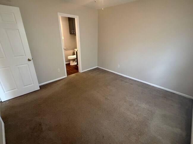 Building Photo - 2407 Bandera Dr