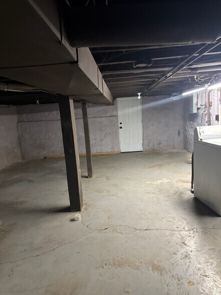 Building Photo - 2222 McCausland Ave