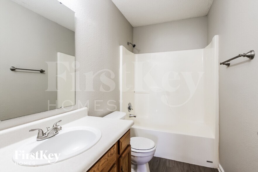 Building Photo - 7604 Wood Stream Dr