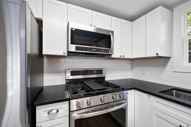 Building Photo - 900 Branch St