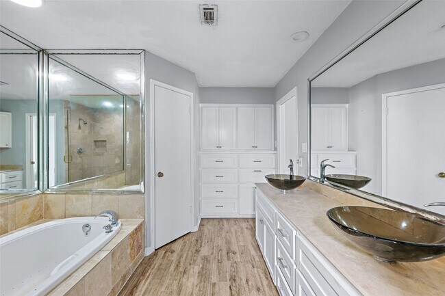 Building Photo - 10735 Kitty Brook Dr
