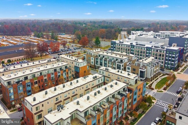 Building Photo - 16199 Columbus Ave