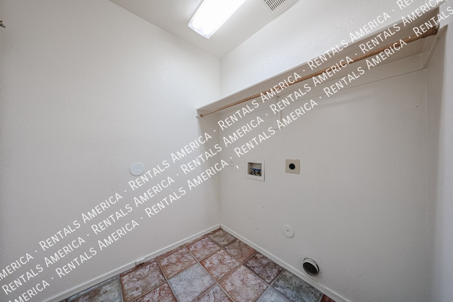 Building Photo - 3884 E Douglas Loop