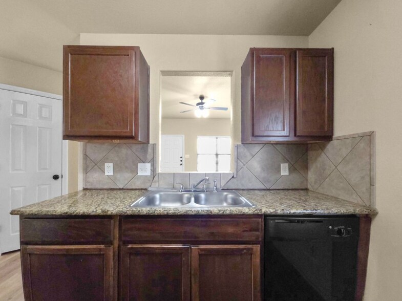 Building Photo - 4415 Brutus Ln