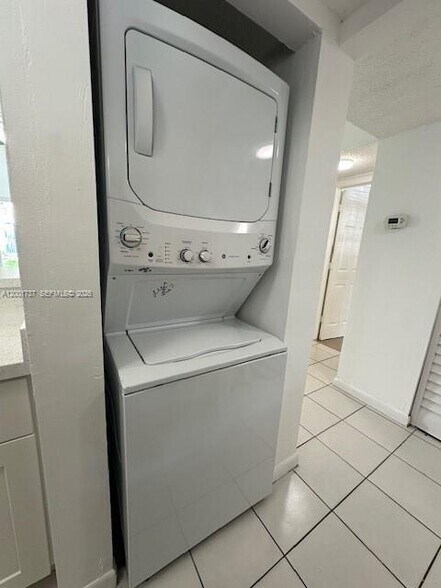 Building Photo - 3261 NW 103rd Ter