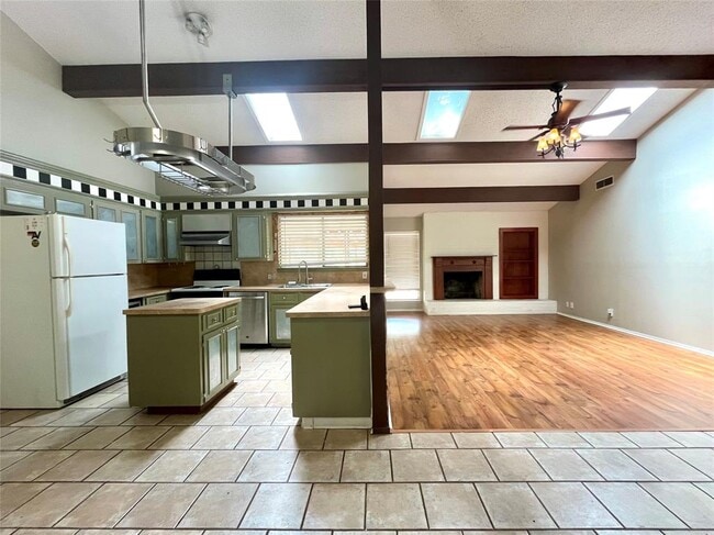 Primary Photo - 2307 Monarch Dr