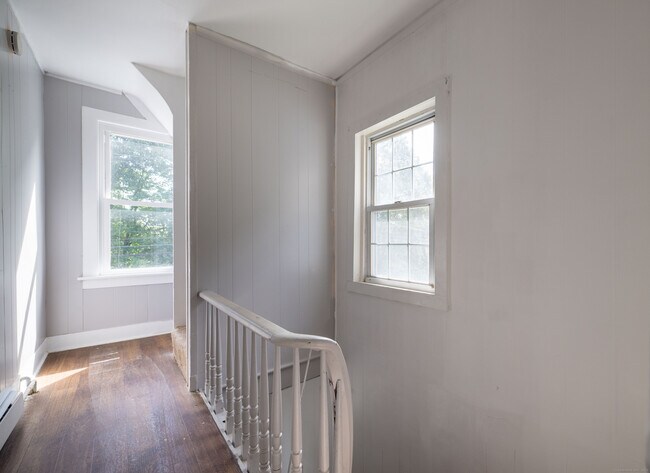 Building Photo - 324 Norwich Ave