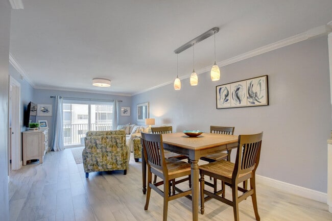 Building Photo - 650 Snug Harbor Dr