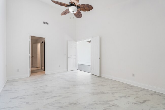Building Photo - 4283 Brentwood Park Cir