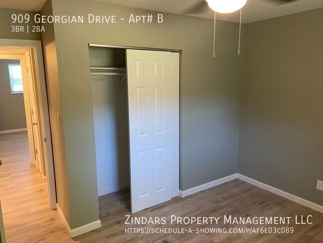 Building Photo - 909 Georgian Dr