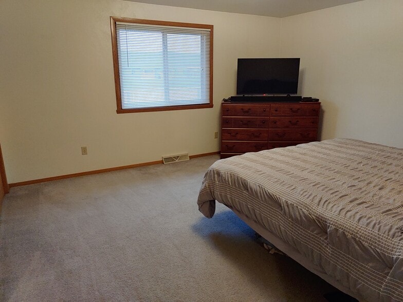 Building Photo - 3506 East River Dr.