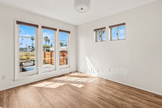 Building Photo - 915 Civic Center Dr