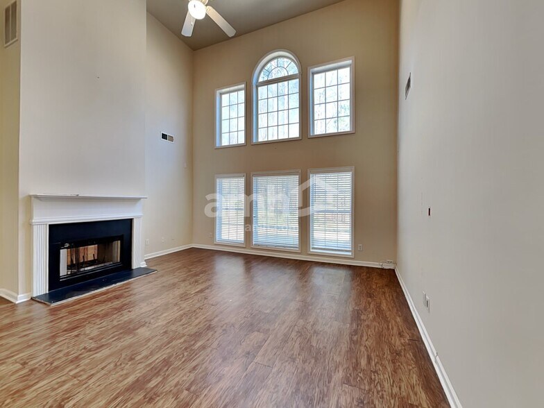 Building Photo - 5609 Grammercy Dr SW